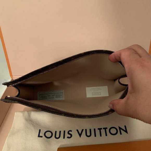 SOLD Brand New Authentic Louis Vuitton Toiletry 26 - Picture 4 of 10